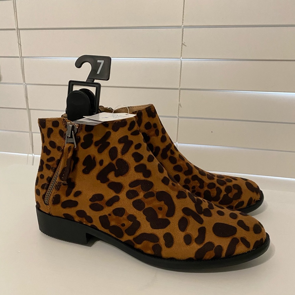 ♦️SOLD♦️Leopard print booties